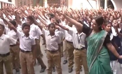मेरे भारत का बच्चा… बच्चा जय श्री राम बोलेगा, गाने पर स्कूल टीचर ने कराया डांस, Video तेजी से हो रहा वायरल…