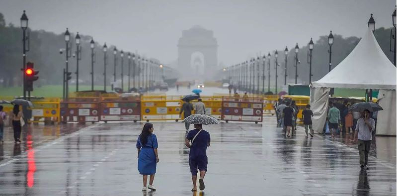 दिल्ली में खिली धूप से राहत, कल बारिश के आसार