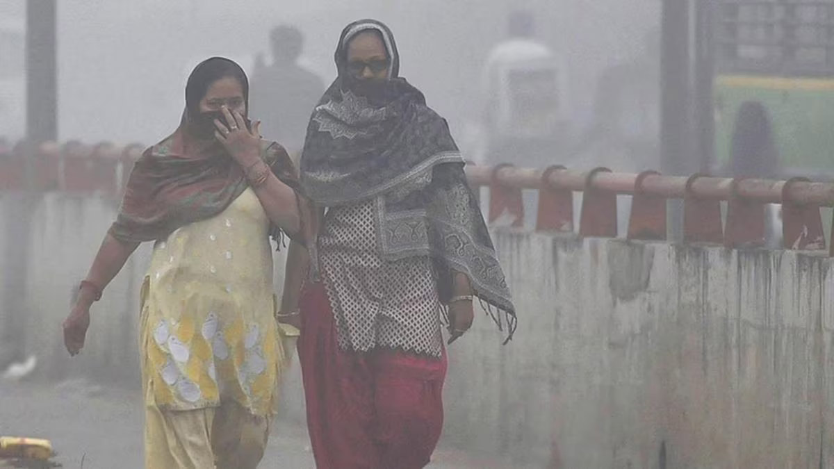 Today’s Weather: गरज चमक के साथ तेज बारिश हुई शुरु; कोहरे की वजह से प्रभावित हुई ये ट्रेनें, इन जिलों में अलर्ट