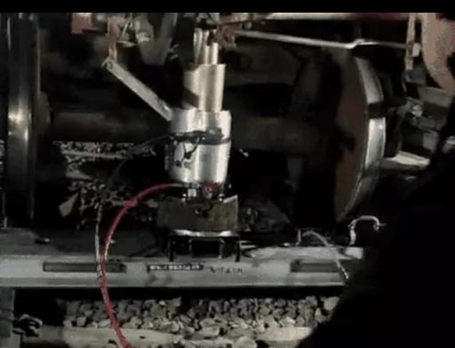 मालगाड़ी के चक्के ट्रैक से उतरे, अन्य ट्रेनो को रोका गया