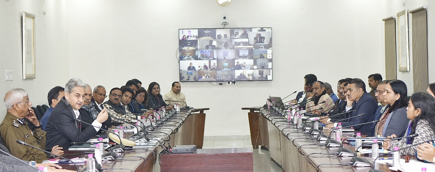 Rajasthan News: मुख्य सचिव ने ली अधिकारियों की बैठक, बड़ी योजनाओं की साप्ताहिक मॉनिटरिंग के दिए निर्देश
