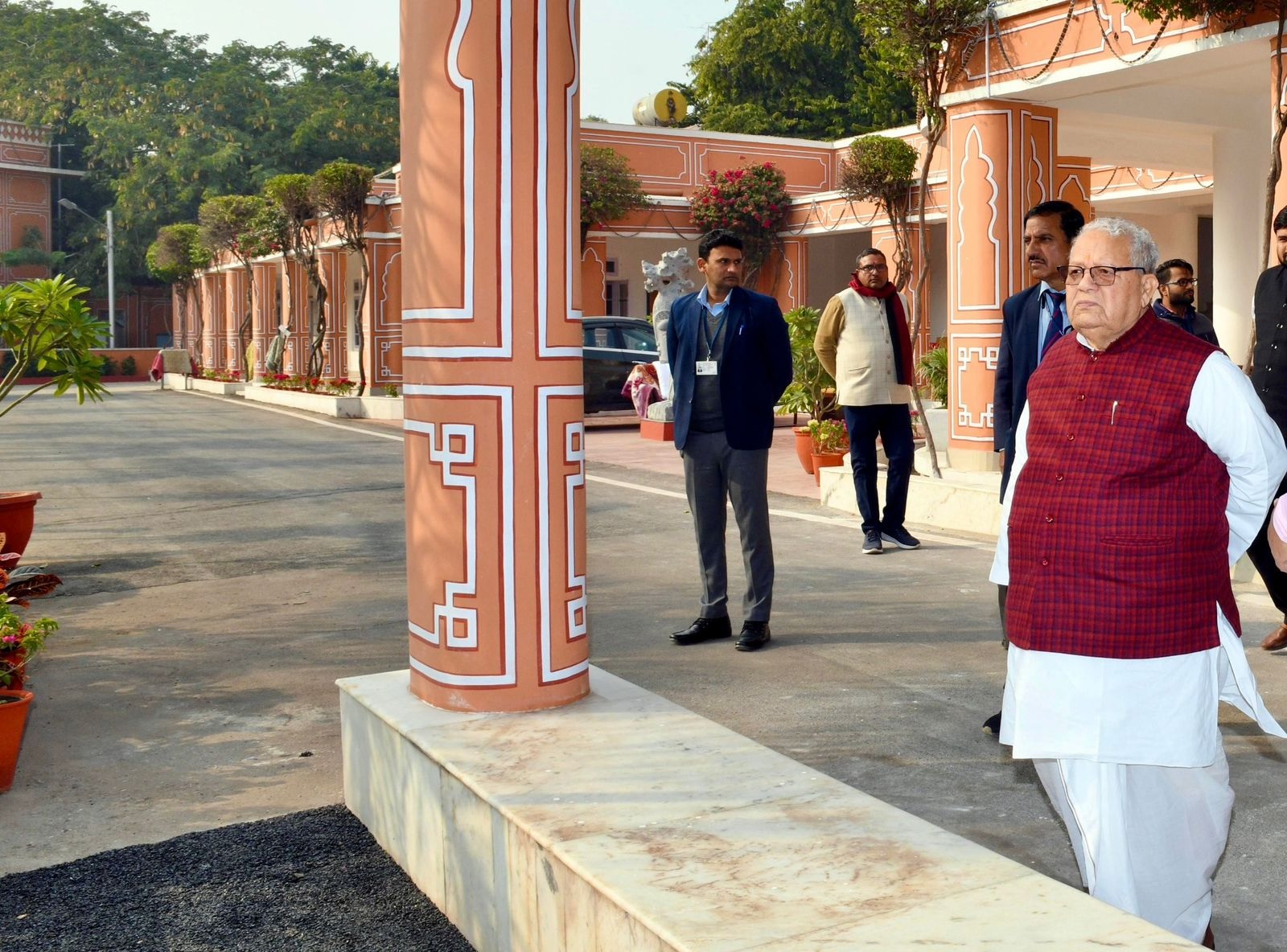 Rajasthan News: प्रधानमंत्री मोदी की यात्रा से पहले राज्यपाल ने लिया राजभवन परिसर का जायजा