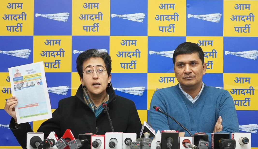 AAP का आरोप, प्रधानमंत्री ने झुग्गियों का सफाया करने का दिया फरमान