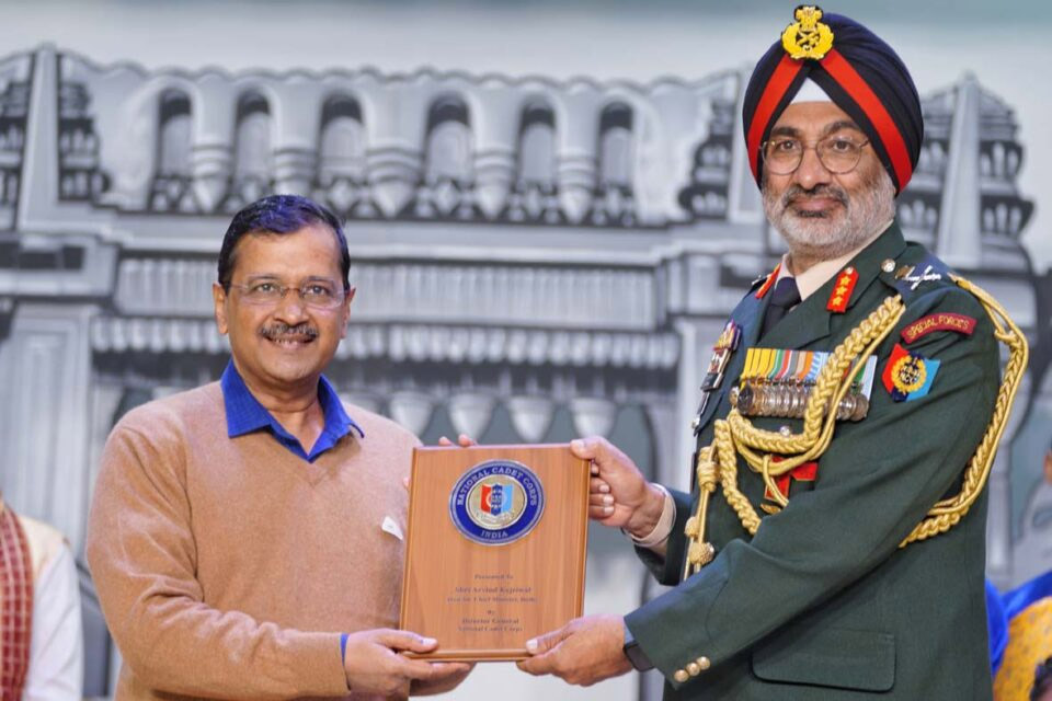 देश की सेवा करने का अवसर देती है एनसीसी : केजरीवाल