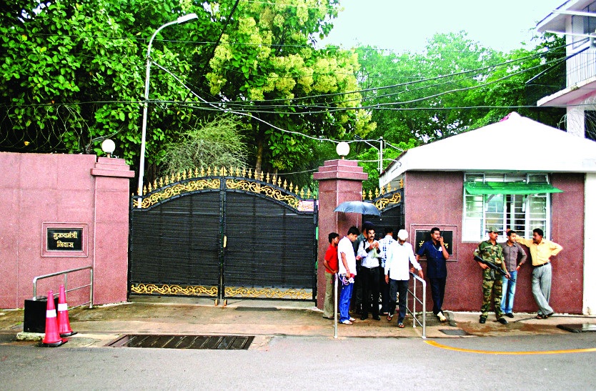 कहां शिफ्ट होंगे पूर्व मुख्यमंत्री भूपेश बघेल ?  किस मंत्री का बंगला, किस मंत्री को हुआ अलॉट ?