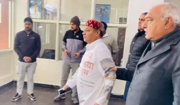 जय सिया राम और मांगों का कुर्ता पहन पहुंचे कांग्रेस विधायक, पुलिस ने किया डिटेन… पूर्व मुख्यमंत्री ने छुड़ाया