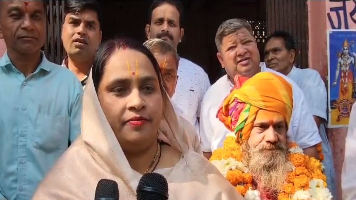 PM मोदी के आह्वान को कांग्रेस विधायक का समर्थन!  मंदिर में लगाई झाड़ू, बोलीं-‘धर्म की सेवा करना हमारी प्राथमिकता’