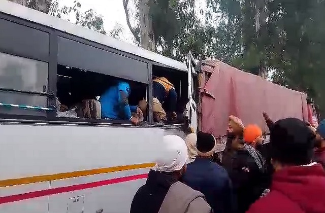 पंजाब पुलिस की बस के साथ भीषण हादसा, 4 पुलिसकर्मियों की मौत