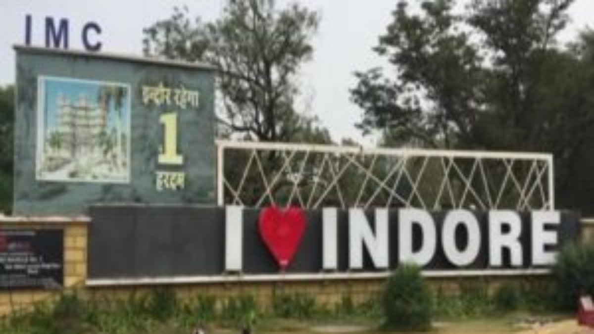 सुधार के लिए मंथन: बिगड़ती और अव्यवस्थित यातायात व्यवस्था को लेकर इंदौर में ट्रैफिक पुलिस की बैठक