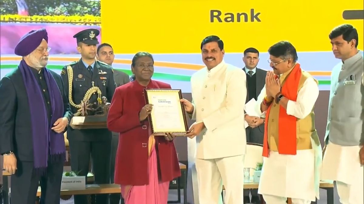 Swachh Survekshan 2023: स्वच्छता में फिर नंबर वन बना इंदौर, राष्ट्रपति ने मुख्यमंत्री डॉ. मोहन यादव को सौंपा अवार्ड