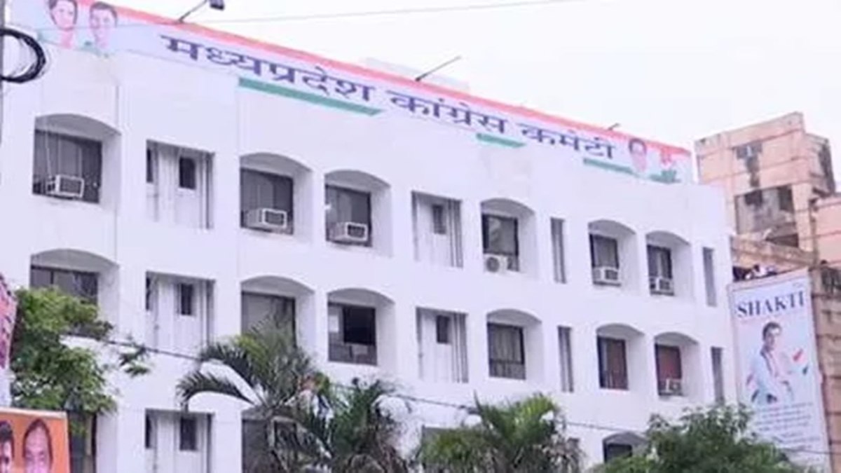 ‘कांग्रेस में आस्तीन के सांप खुले में घूम रहे हैं…’, कांग्रेस की बैठक में नेताओं ने लगाए बड़े नेताओं पर गंभीर आरोप