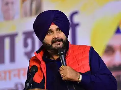 नवजोत सिंह सिद्धू ने शायरी के जरिए दिया करारा जवाब