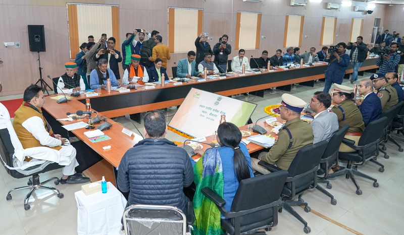 Rajasthan News: मुख्यमंत्री ने ली संभाग स्तरीय अधिकारियों की बैठक कहा- युवाओं को नशे से बचाना हमारी पहली जिम्मेदारी