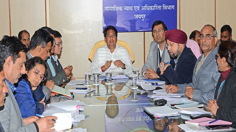 Rajasthan News: मंत्री अविनाश गहलोत ने विभाग की पहली समीक्षा बैठक में अधिकारियों को दिया पदोन्नति का तोहफा