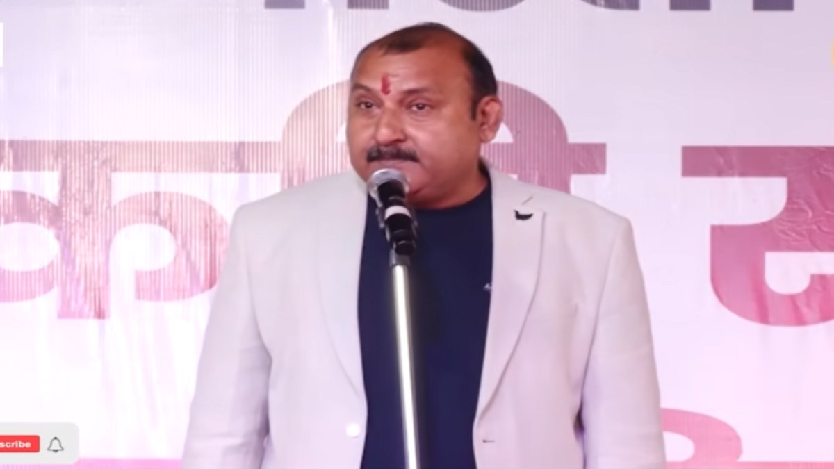 देसी टॉक कवि सम्मेलन 2024 LIVE : रमेश मुस्कान अपने हास्य व्यंग्य कवि की दे रहे प्रस्तुति, रचनाओं को सुनने कवि प्रेमियों का लगा हुजूम