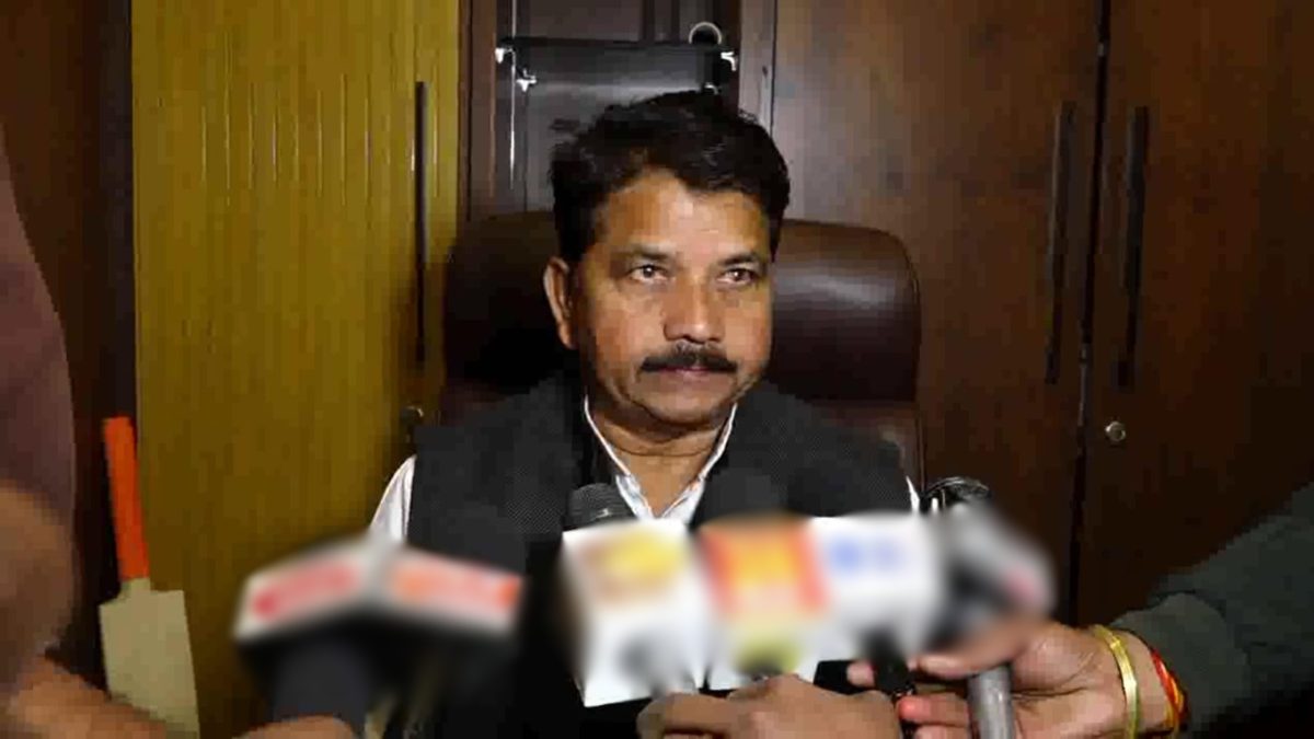 EVM हैकिंग का डेमो: पूर्व गृहमंत्री बाला बच्चन बोले- जिम्मेदारों को देना चाहिए जवाब