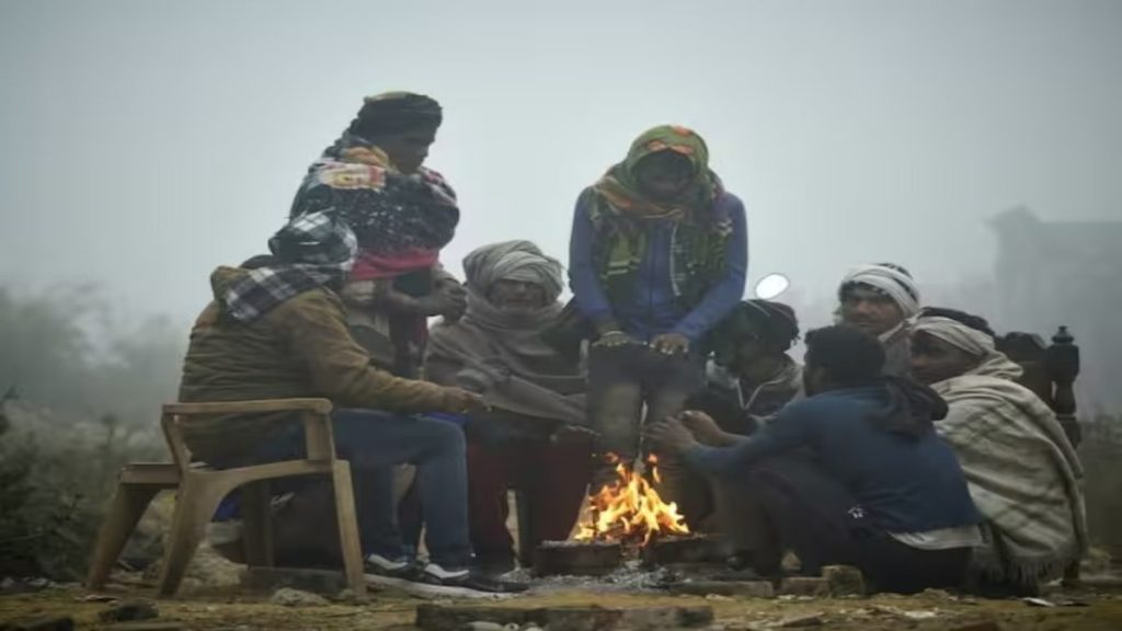 MP Weather Update: कड़ाके की ठंड जारी, 4 डिग्री के साथ खजुराहो में रही सीजन की सबसे ठंडी रात, अभी नहीं मिलेगी ठंड से राहत
