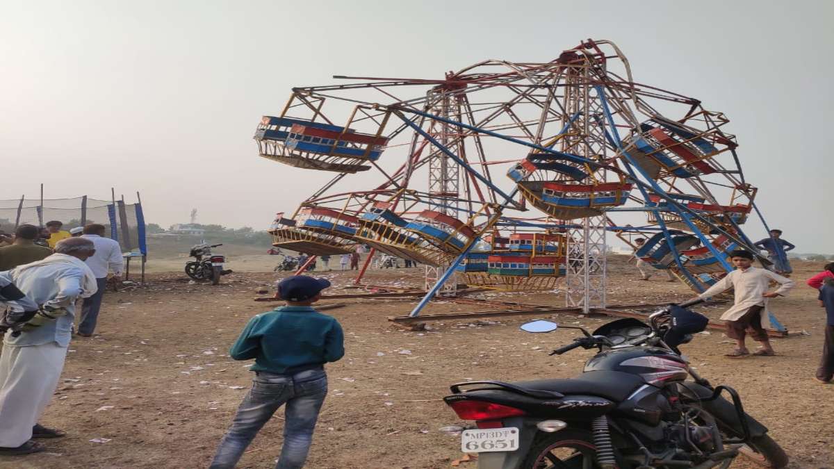 बड़ा हादसाः मेले में झूला झूलने के दौरान झूला टूटा, महिला और बच्चा घायल, मची अफरा-तफरी
