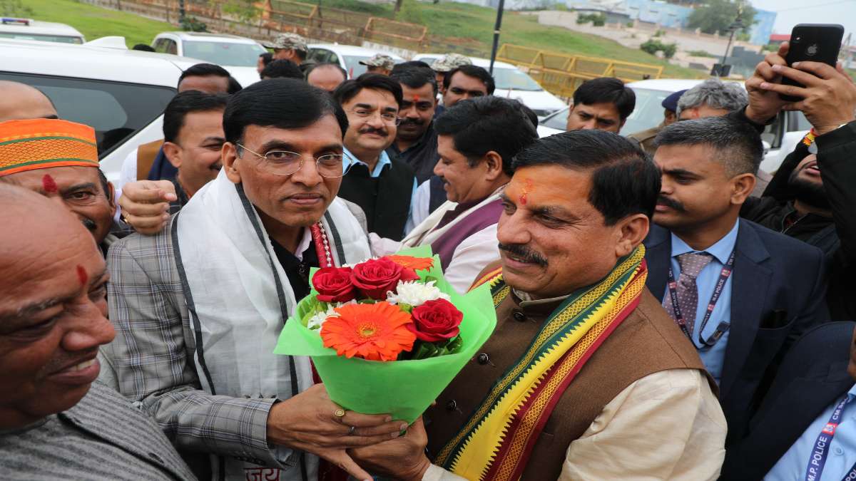 केंद्रीय मंत्री मांडविया और सीएम मोहन पहुंचे उज्जैनः बाबा महाकाल का दर्शन -पूजन कर लिया आशीर्वाद