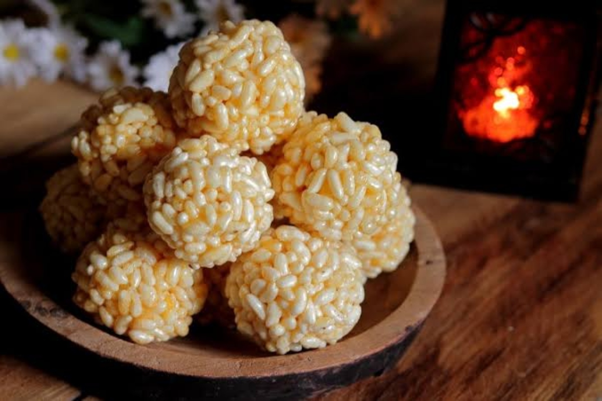 Makar Sankranti Laddu Recipe: मकर संक्रांति में बनाएं स्वादिष्ट मुरमुरे लड्डू, रेसिपी देखें यहां