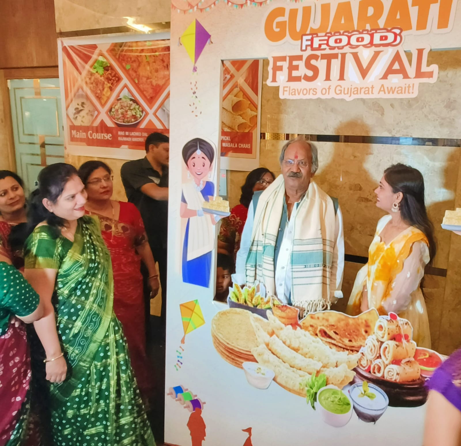 गुजराती फूड फेस्टिवल में पहुंचे पर्यटन मंत्री बृजमोहन, कहां- पीएम और मोटा भाई आते हैं तो नाश्ते में खाते है ढोकला और चिवड़ा