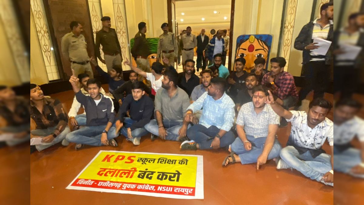 KPS स्कूल के खिलाफ युवा कांग्रेस और NSUI ने खोला मोर्चा, मांगो को लेकर ज्ञापन सौंपने गए कार्यकर्ताओं ने स्कूल प्रबंधन पर लगाया बदसलूकी का आरोप, आंदोलन तेज करने की चेतावनी दी