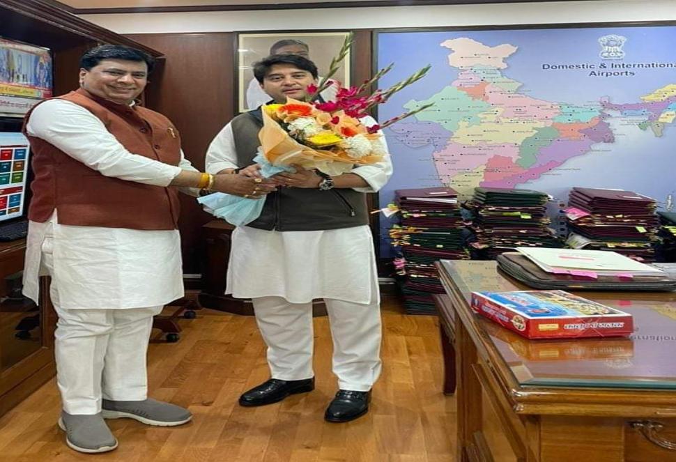 कांग्रेस को फिर धीरे से लगा जोर का झटकाः पूर्व विधायक राकेश मावई और जनपद के पूर्व अध्यक्ष परम रावत बीजेपी में शामिल