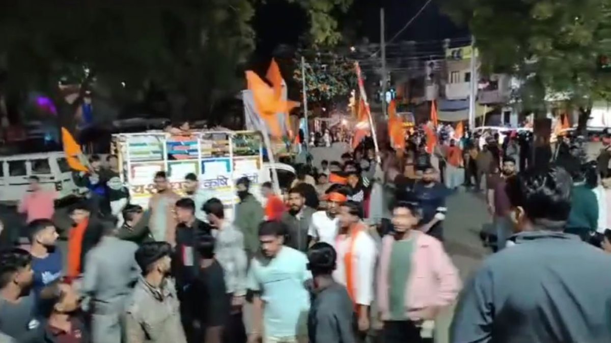 जिनकी सदियों से आस, उन्हीं के फाड़े गए पोस्टर: हिंदू संगठन ने किया हंगामा, आरोपी गिरफ्तार