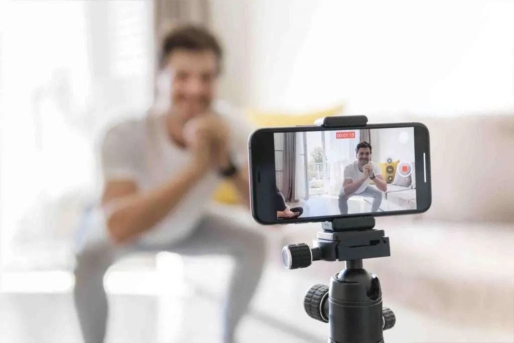 DSLR से ही नहीं फोन से भी बना सकते हैं बढ़िया वीडियो, इन 5 टिप्स का इस्तेमाल कर आप भी बन सकते हैं एक्सपर्ट