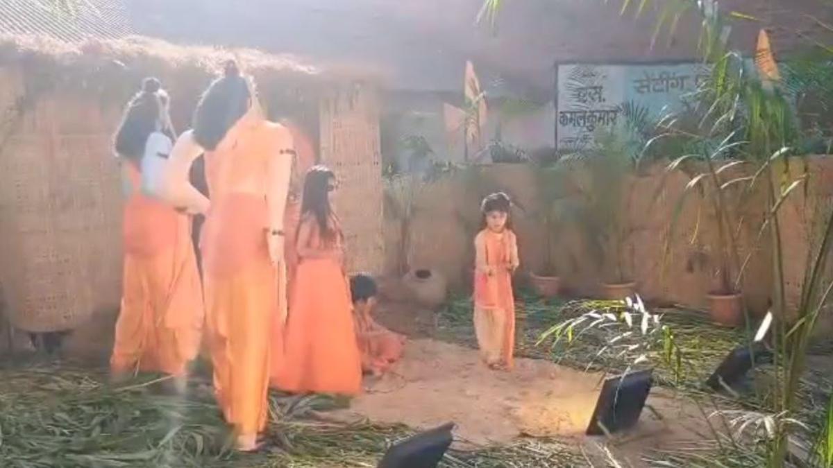 अनोखे अंदाज में मनाया गया प्राण प्रतिष्ठा का उत्सव, राम-जानकी की वेशभूषा धारण कर निभाया रामायण का किरदार