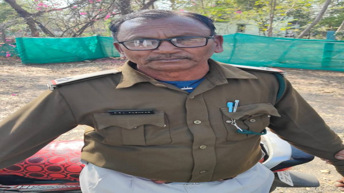 लोकायुक्त पुलिस की बड़ी कार्रवाईः 15 हजार रिश्वत लेते वनपाल रंगे हाथों गिरफ्तार, कार्रवाई जारी