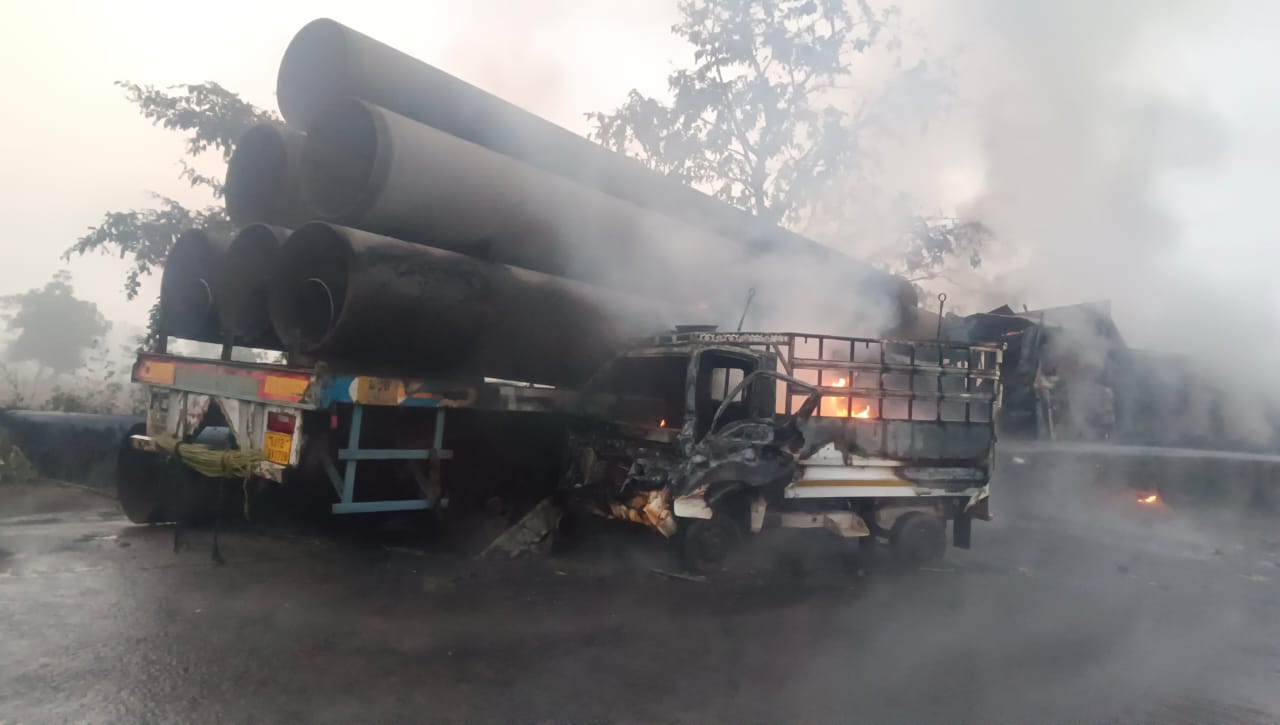 ओडिशा : अनुगुल में NH-149 पर पिक-अप वैन में लगी आग