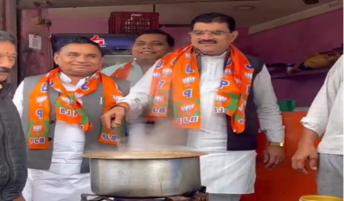 Lok Sabha Election 2024: बीजेपी सांसद ने बनाई चाय, भट्टी पर चाय बनाते ज्ञानेश्वर पाटिल का Video वायरल