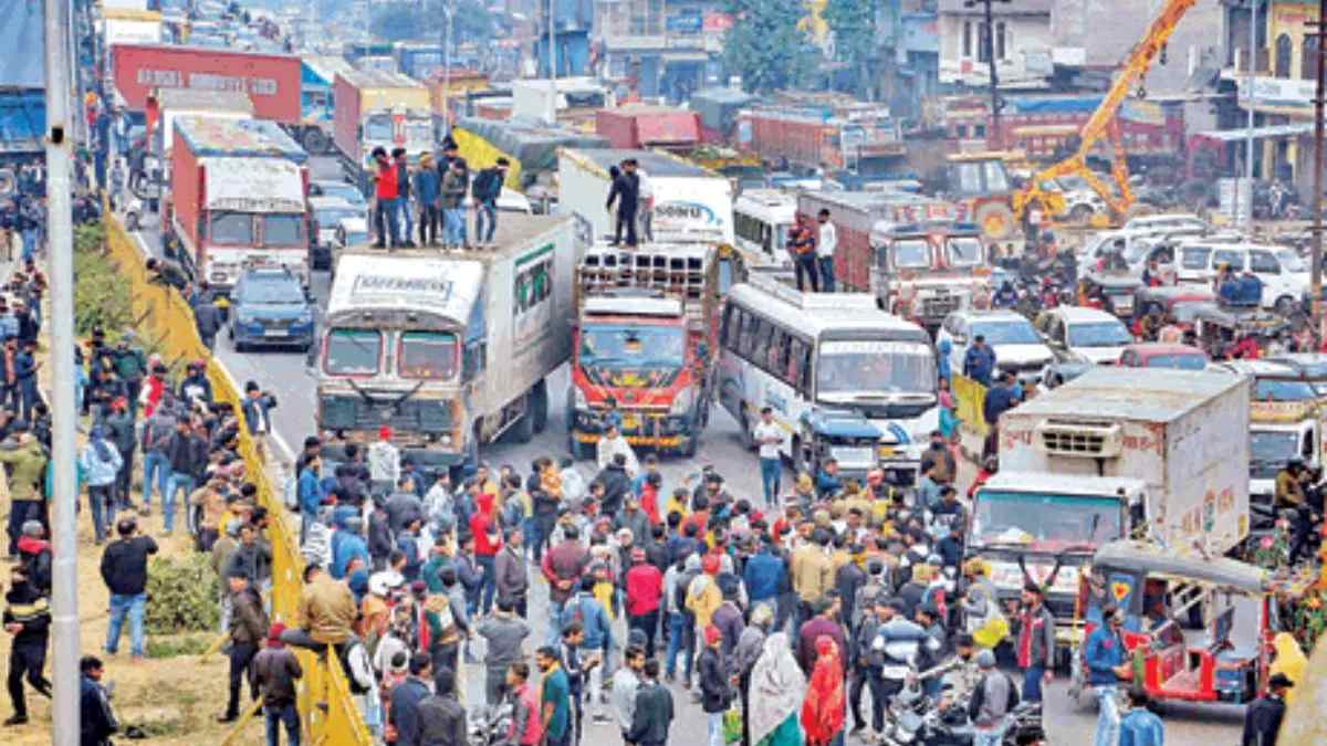 Hit and Run Case Protest: इंदौर में ऑल इंडिया ट्रांसपोर्ट एसोसिएशन की बैठक, ट्रक ऑपरेटर एंड ट्रांसपोर्ट एसोसिएशन ने दिया अपना समर्थन