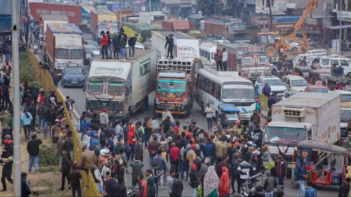 Truck Drivers Strike: ड्राइवर्स की हड़ताल पर गरमाई सियासत; कांग्रेस बोली- हिट एंड रन का कानून लाए तो ट्रांसपोर्टरों से चर्चा नहीं की