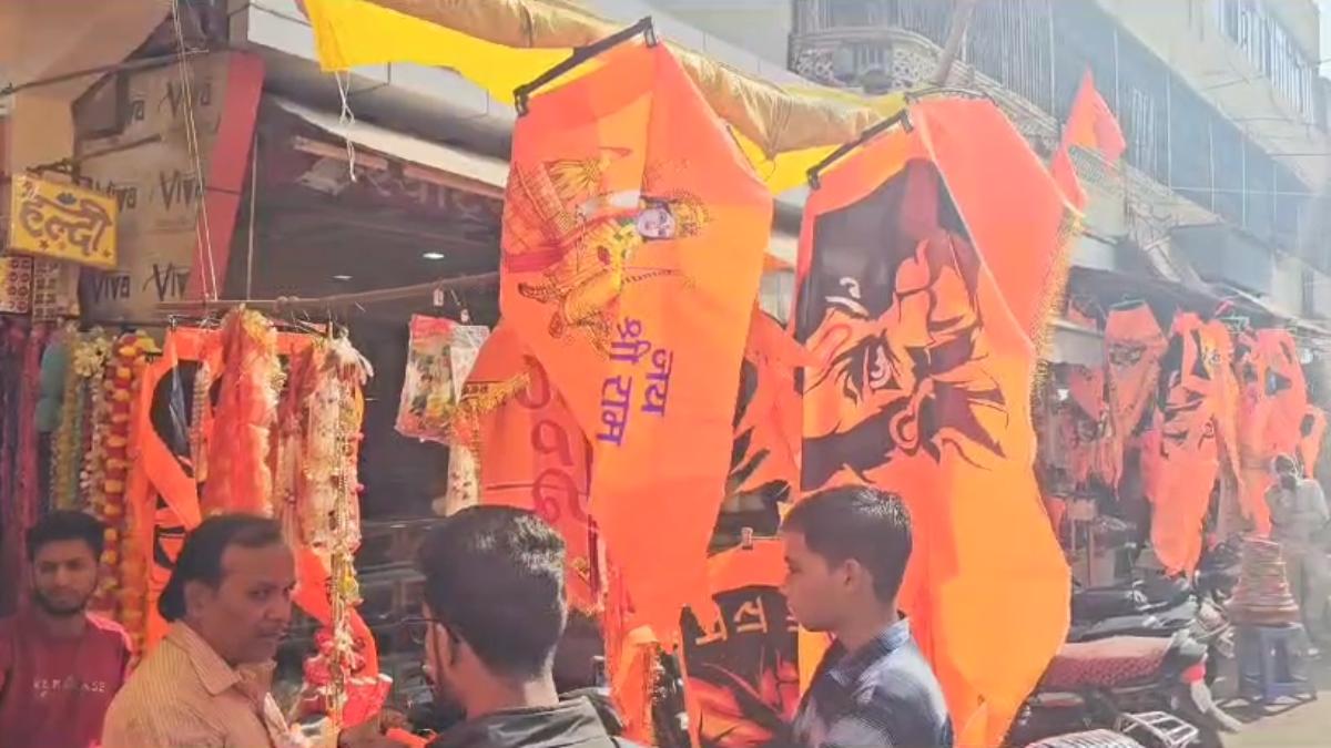Ram Mandir Pran Pratistha: भगवामय हुआ खंडवा, बाजार में बढ़ी रौनक, 22 जनवरी के लिए सभी पंडित हुए बुक
