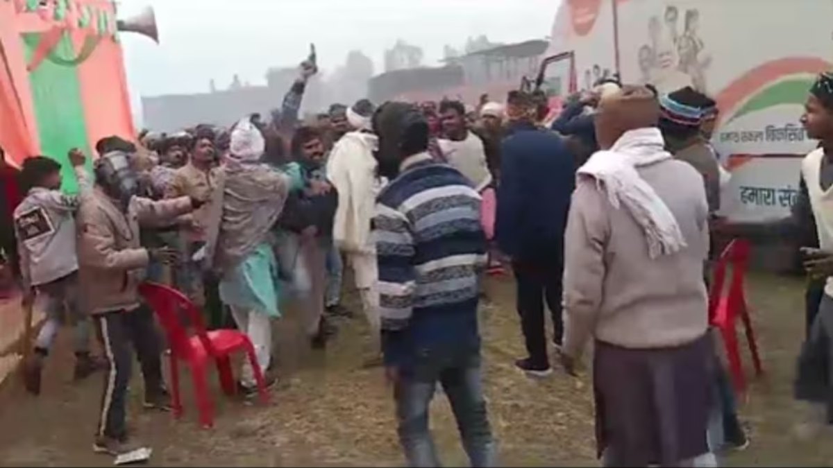 विकसित भारत संकल्प यात्रा में मंच पर बैठने को लेकर हुआ विवाद, BJP नेता ने चलाईं गोलियां, मची भगदड़