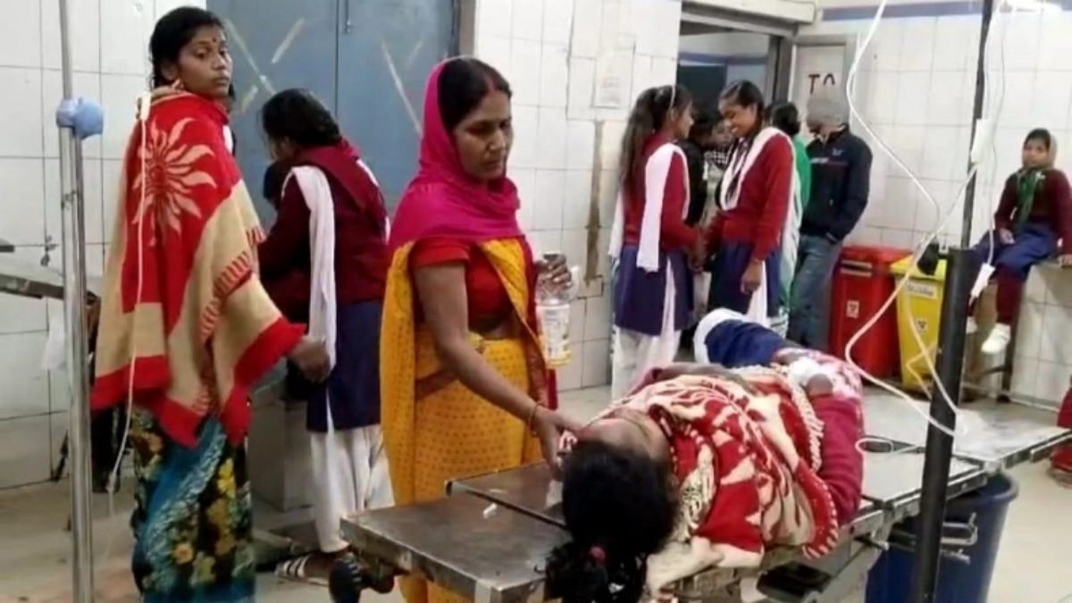 हॉस्टल का खाना खाने के बाद 30 छात्राएं बिगड़ी तबीयत, 12 की हालत खराब, मचा हड़कंप