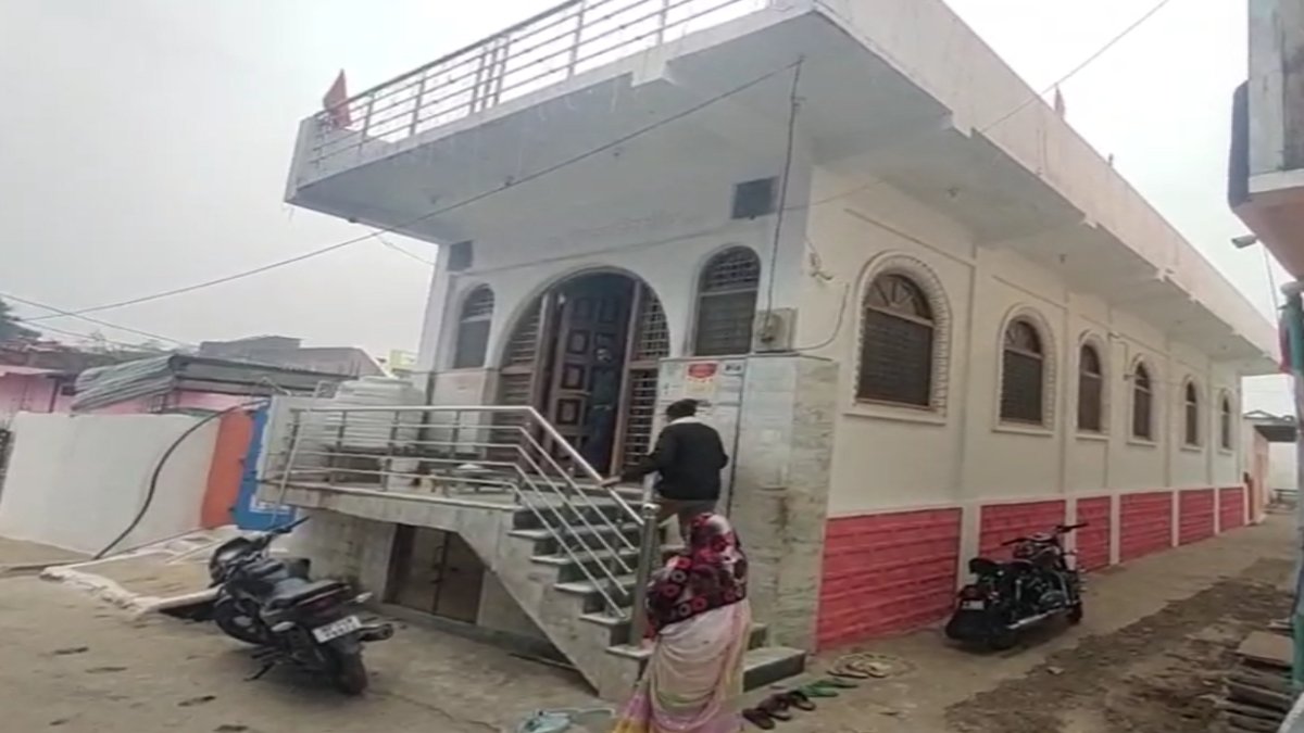 जैन मंदिर में चोरी: 3 मूर्ति, सिंघासन और चांदी के छत्र ले उड़े चोर, घटना CCTV कैमरे में कैद, पुलिस जांच में जुटी