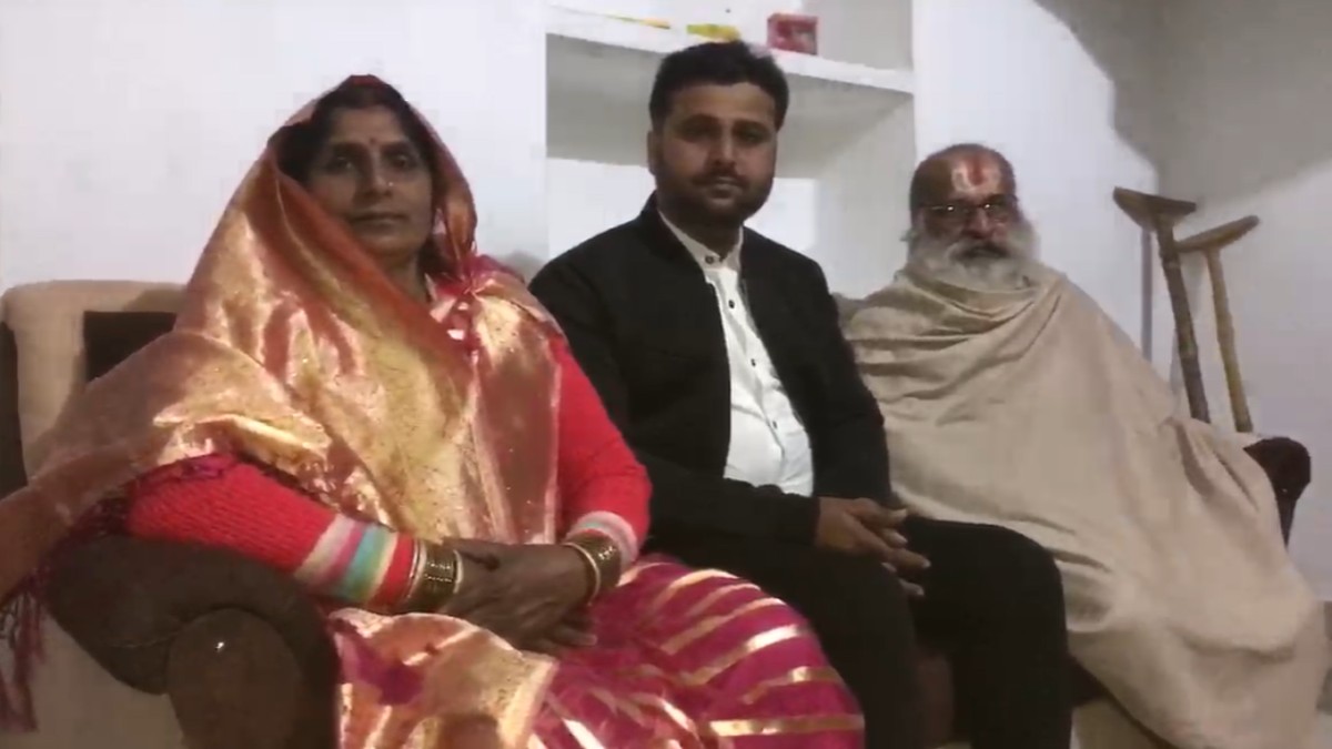 गुदड़ी का लालः मोबाइल की रोशनी से पढ़ाई कर अफसर बना गांव का बेटा, सत्यप्रकाश ने क्लीयर किया MPPSC