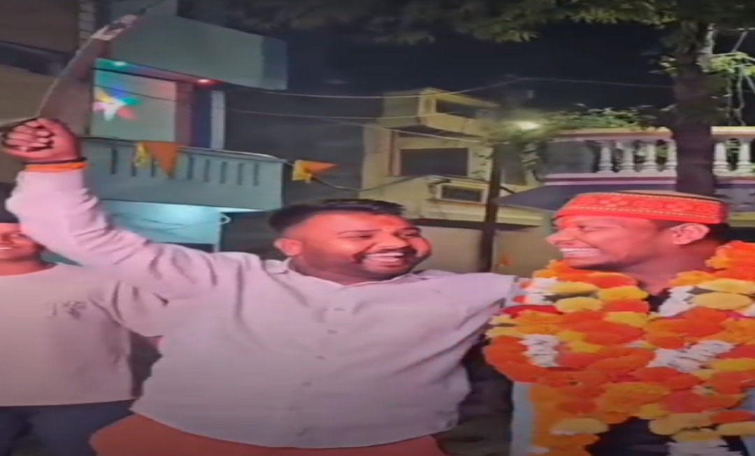 भाई का बर्थडे है: BJP युवा नेता का वीडियो हुआ वायरल, जश्न के दौरान जमकर लहराई गई तलवार, देखें वीडियो