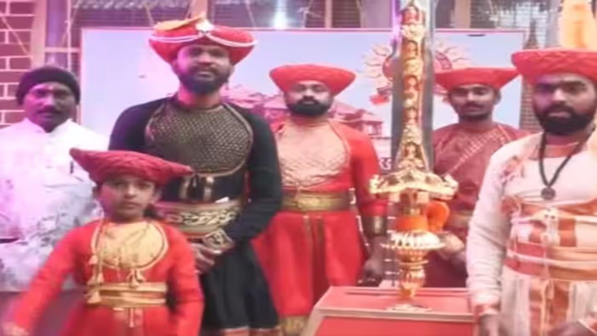 Ram Mandir : भक्तों ने भगवान राम को अर्पित की 80 किलो की विशाल तलवार, जानिए क्या है खासियत…