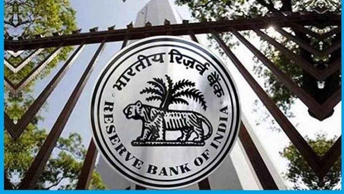 RBI New Rules News : आरबीआई ने बैंकधारकों को दी राहत, जानिए अब किसे नहीं लगेगा मिनिमम बैलेंस चार्ज …