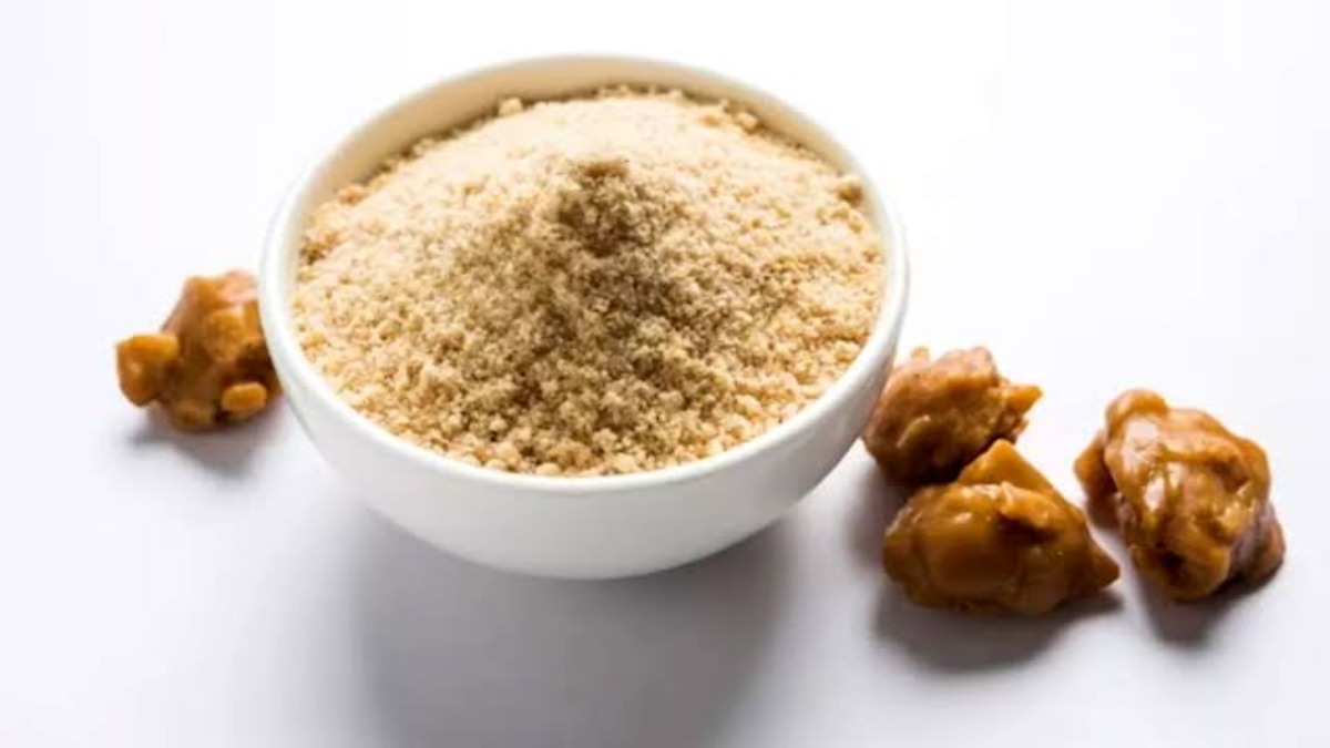 Health Tips : पैर के तलवों के लिए लाभदायक है खाने का स्वाद बढ़ाने वाले हींग का लेप, लगाने से मिलता है गलब के लाभ …