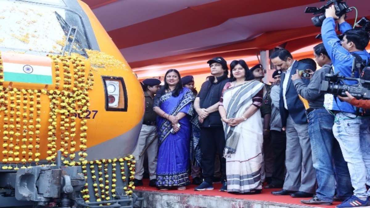 ओडिशा और आंध्र में किया गया मालदा टाउन-बेंगलुरु अमृत भारत एक्सप्रेस का स्वागत