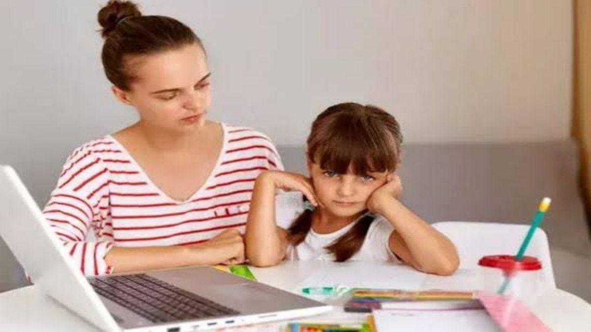 Parents की इन गलतियों की वजह से बच्चे उन्हें करते हैं इग्नोर, अगर आप भी करते हैं ये गलतियां तो अभी सुधार लें …