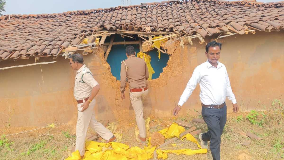 नहीं थम रहा हाथियों का उत्पात, 5 गांवों के कई घरों को किया क्षतिग्रस्त