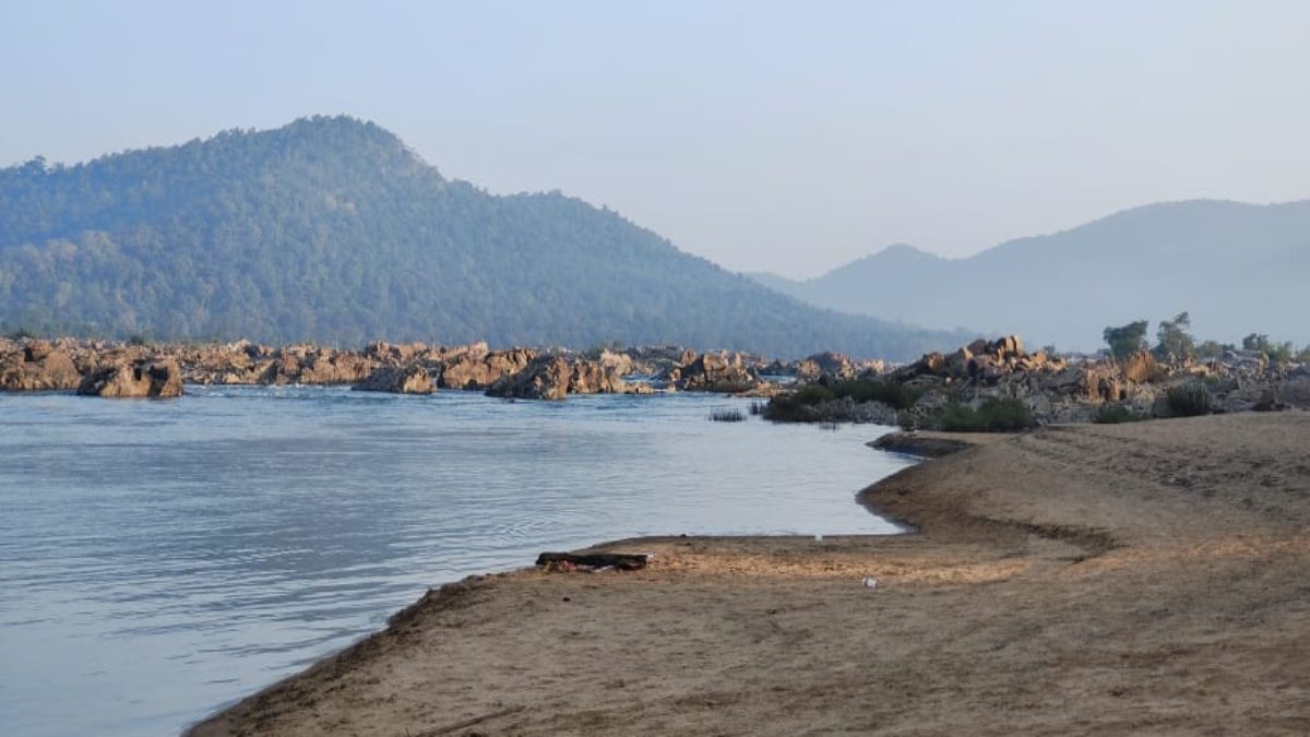 दोस्तों के साथ पिकनिक मनाने गया कॉलेज छात्र इंद्रावती में बहा, 24 घंटे बाद भी नहीं मिला कोई सुराग, रेस्क्यू ऑपरेशन जारी