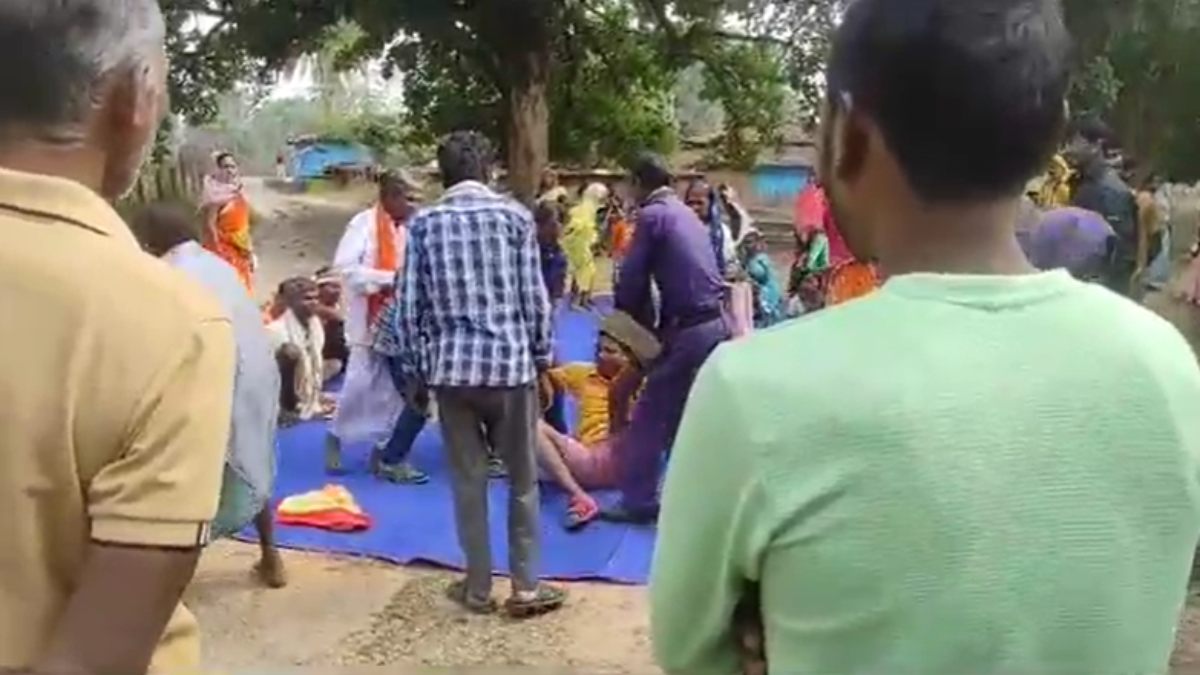 ग्राम सभा में शराबी युवक ने मचाया उत्पात, आक्रोशित ग्रामीणों ने कर दी जमकर पिटाई