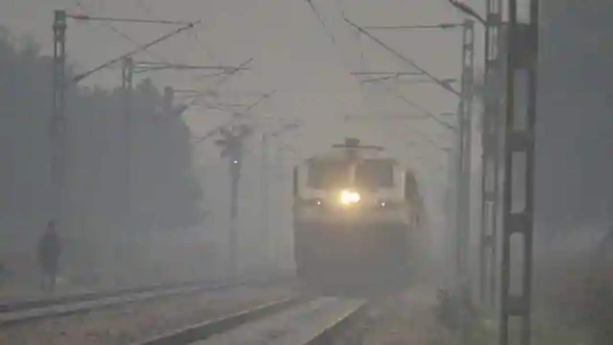 Railway News : छत्तीसगढ़ से गुजरने वाली ट्रेनें अब कोहरे से नहीं होगी लेट, इंजन में लगा ये खास डिवाइस